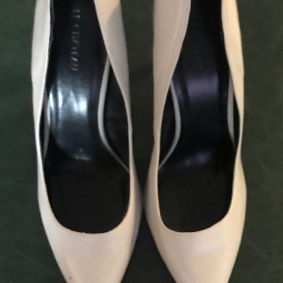 Stuarts weitzman, Marciano, Aldo and le-chateau - Picture 5 of 8